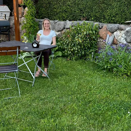 Apartamento Erholsamer Traumurlaub Wo Auf Bergen Schloesser Wachsen Prem